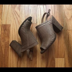 Lucky Brand Tan Opened Toe Wedge